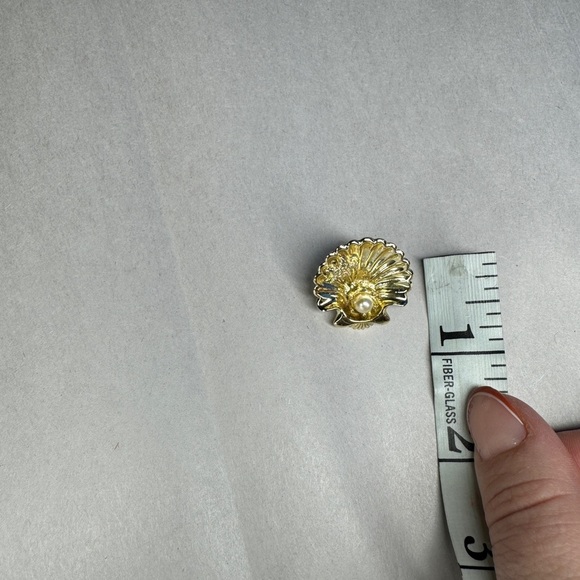 VINTAGE Clamshell Brooch With Faux Pearl And Starfish Detail - Picture 4 of 5